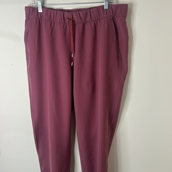 Lululemon On The Fly Jogger Misty Merlot Size 12 - Picture 14 of 16